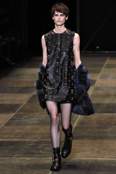 Look 27